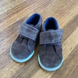 Simple shoes.  Toddler size 7.